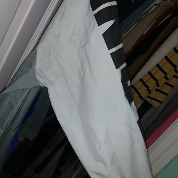 Windbreaker - Picture 3 of 6